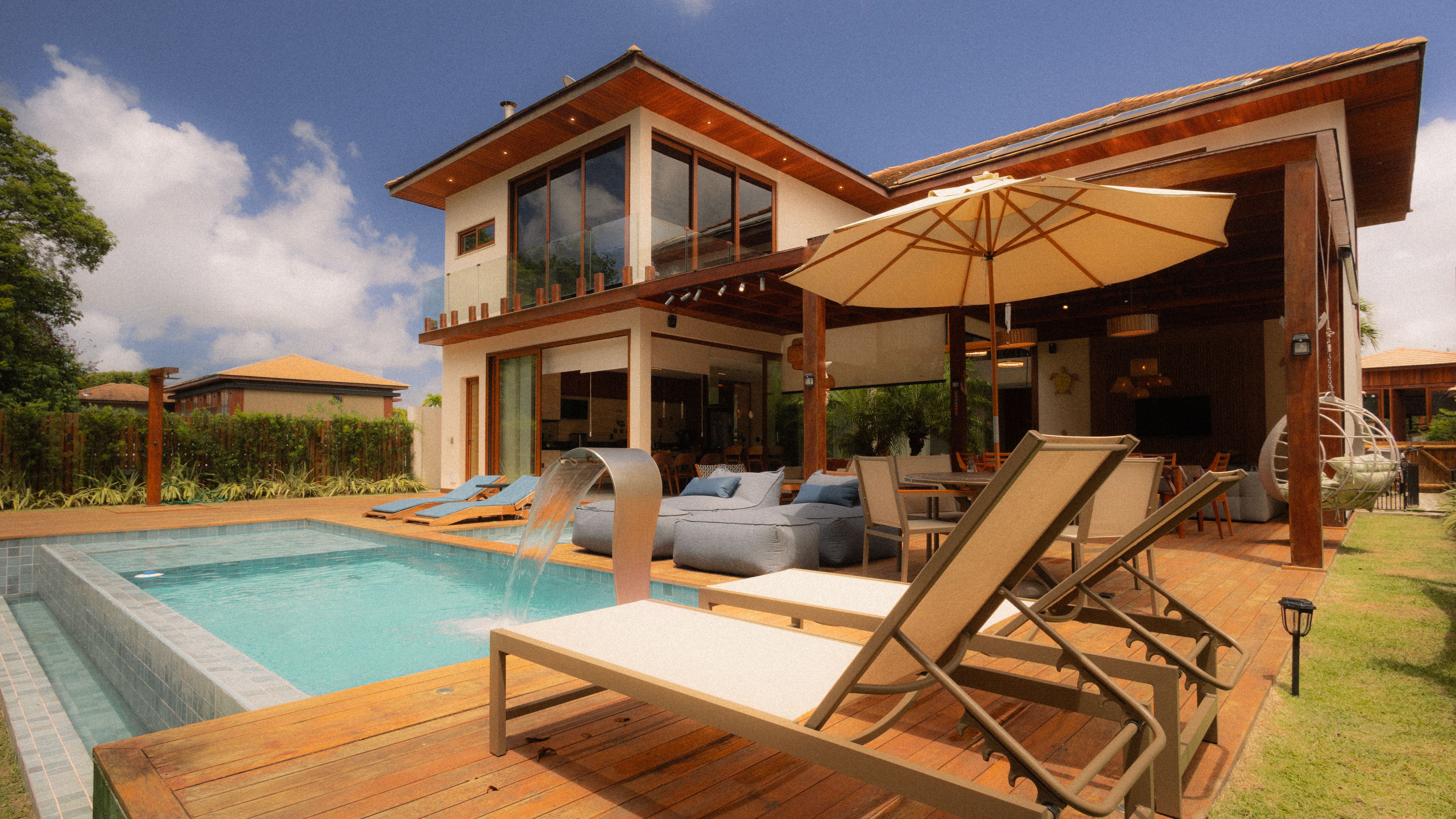 Casa com piscina e deck gourmet em Aldeia da Serra